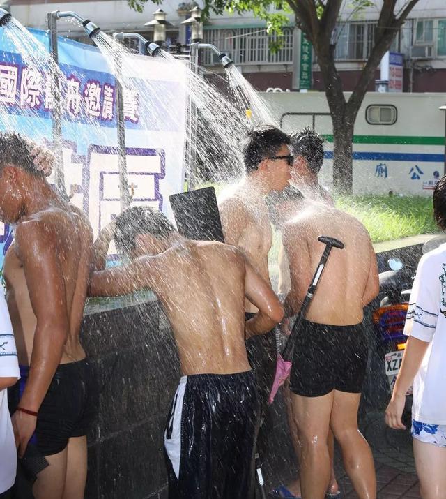 龙舟体育生的身材到底有多好?满屏都是男性荷尔蒙的味道