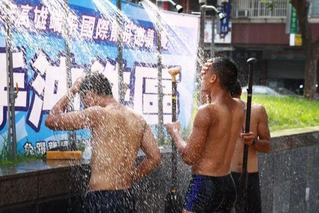 龙舟体育生的身材到底有多好?满屏都是男性荷尔蒙的味道