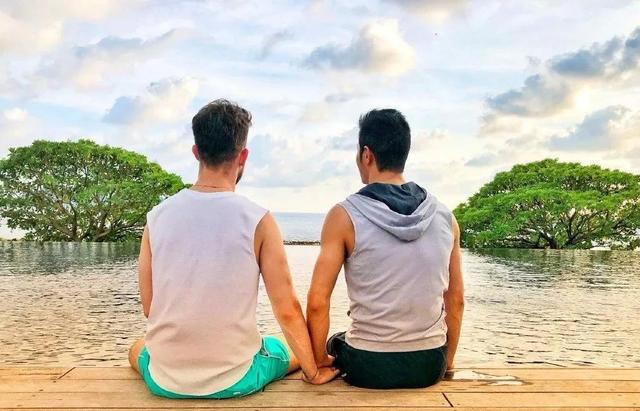 曾被疯传小视频的男模李小兵,发与男友甜蜜照秀恩爱