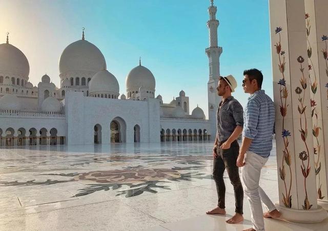 曾被疯传小视频的男模李小兵,发与男友甜蜜照秀恩爱