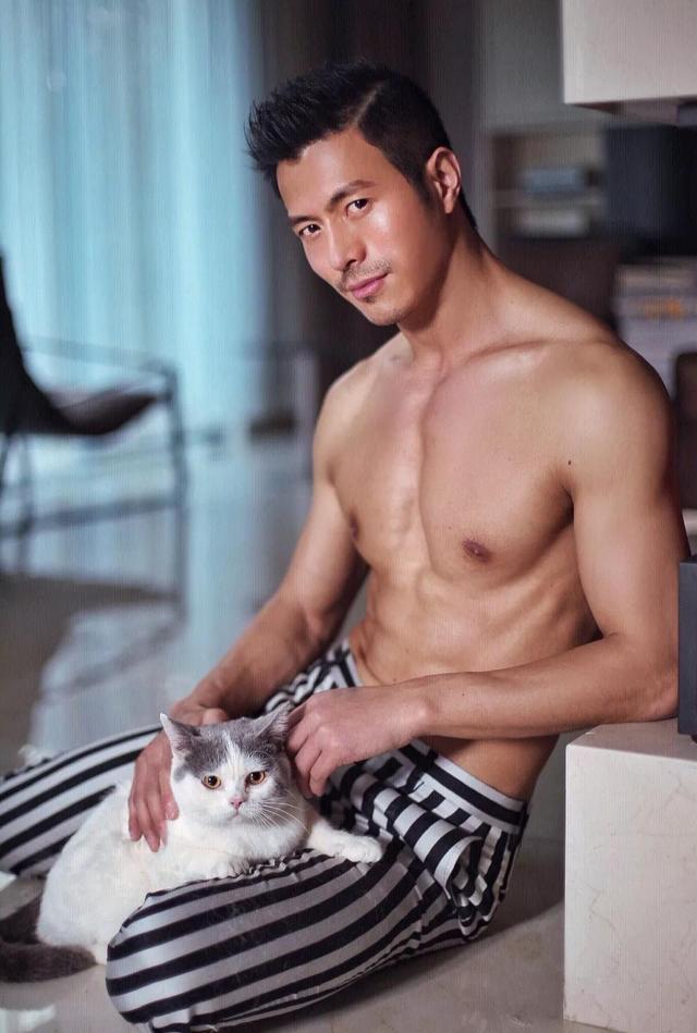 曾被疯传小视频的男模李小兵,发与男友甜蜜照秀恩爱