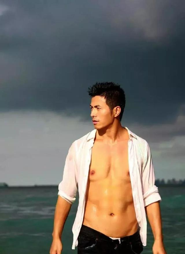 曾被疯传小视频的男模李小兵,发与男友甜蜜照秀恩爱