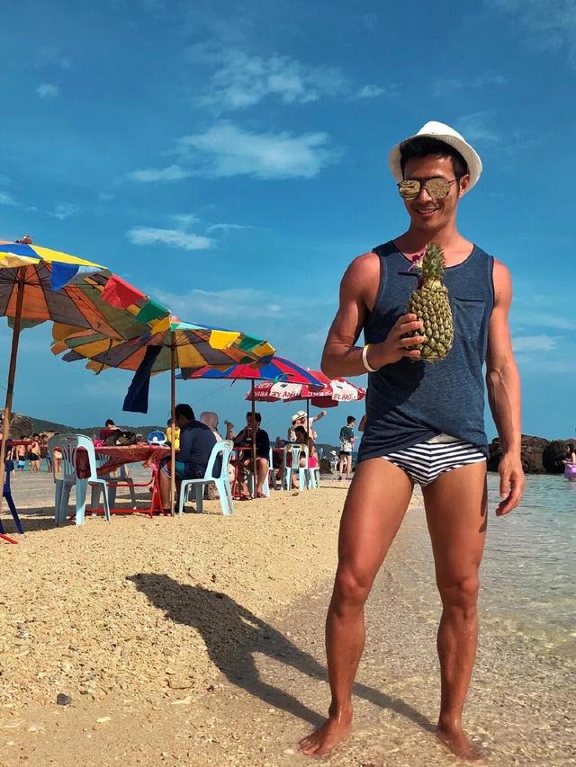 曾被疯传小视频的男模李小兵,发与男友甜蜜照秀恩爱