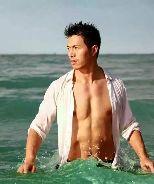 曾被疯传小视频的男模李小兵,发与男友甜蜜照秀恩爱