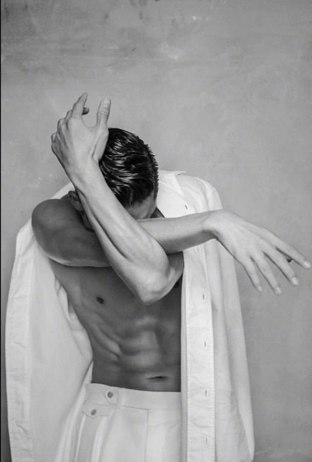 林志玲老公黑泽良平身材居然这么好?早年写真被扒,网友骂他丑