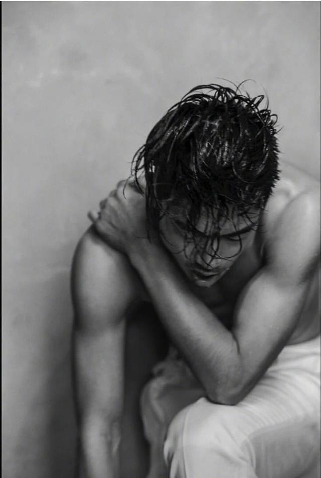 林志玲老公黑泽良平身材居然这么好?早年写真被扒,网友骂他丑