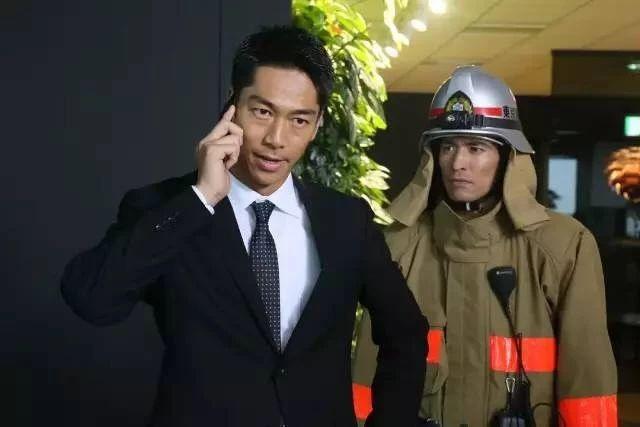 林志玲老公黑泽良平身材居然这么好?早年写真被扒,网友骂他丑