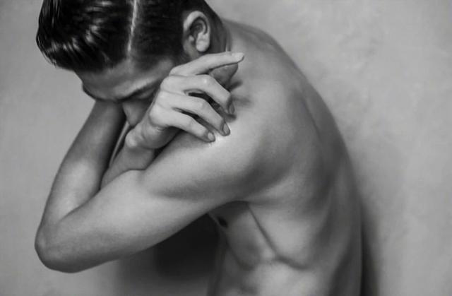 林志玲老公黑泽良平身材居然这么好?早年写真被扒,网友骂他丑