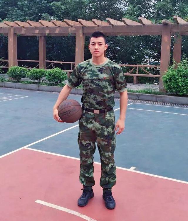 挖到一名超帅的消防员帅哥,他这身材太有安全感了