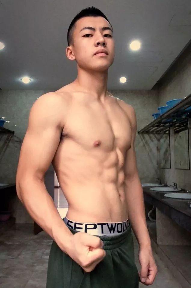 挖到一名超帅的消防员帅哥,他这身材太有安全感了