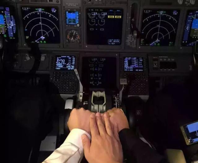 185CM飞行员男人味十足,帅气照片常被盗用