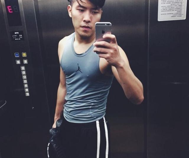 185CM飞行员男人味十足,帅气照片常被盗用