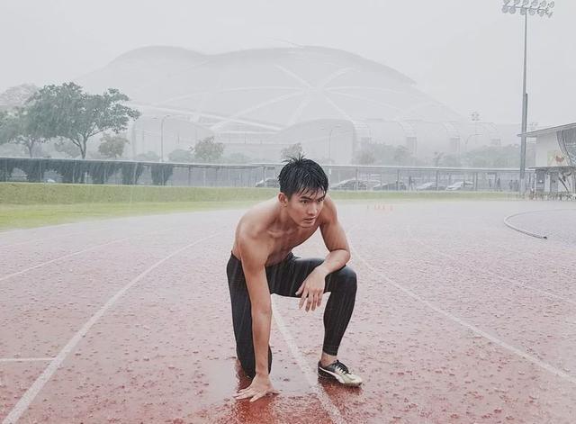 90后田径运动男生去演网剧,大长腿肌肉身材受导演青睐