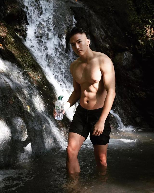 被爆是青峰的前男友?男模刘雨凯这身材也太可以了吧