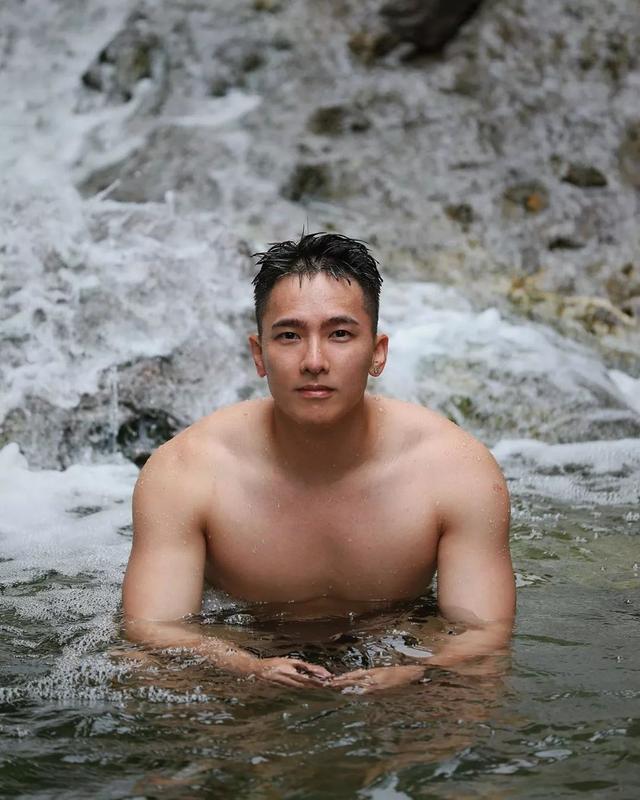 被爆是青峰的前男友?男模刘雨凯这身材也太可以了吧