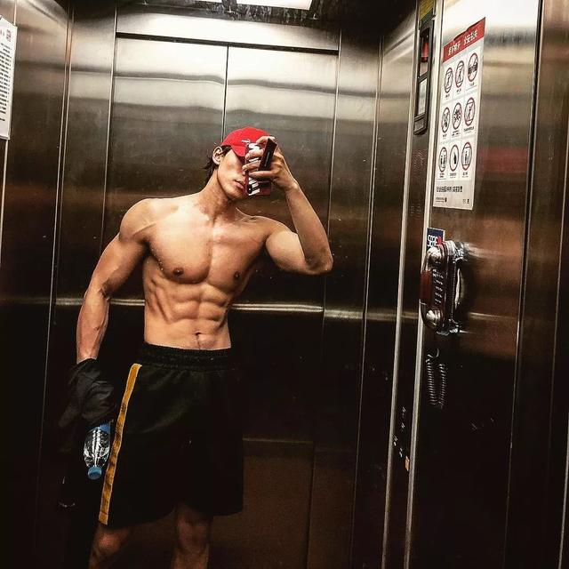 189CM体育生转战娱乐圈,实力强大被导演万里挑一