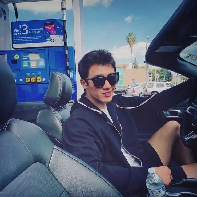 189CM体育生转战娱乐圈,实力强大被导演万里挑一