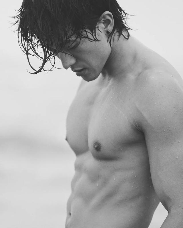 189CM体育生转战娱乐圈,实力强大被导演万里挑一