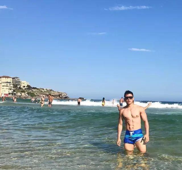 有爱心、爱健身的185cm帅哥,认真修车的样子太帅了