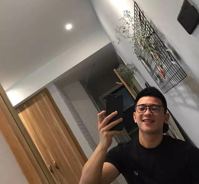 有爱心、爱健身的185cm帅哥,认真修车的样子太帅了