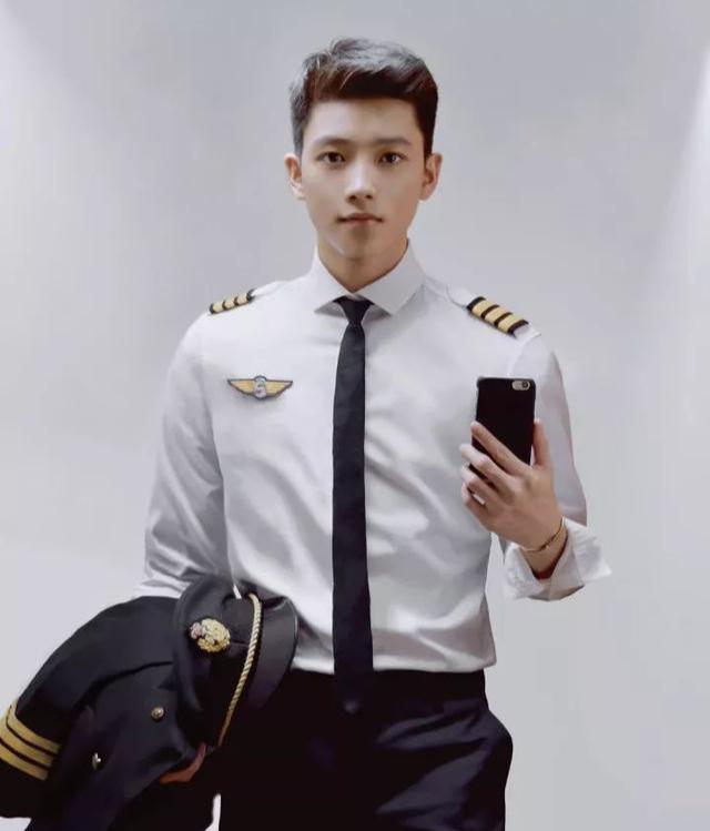 学霸转行做男模,高颜值好身材引摄影师都点赞