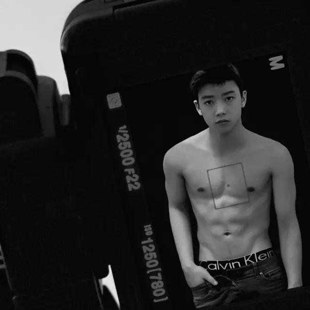 学霸转行做男模,高颜值好身材引摄影师都点赞