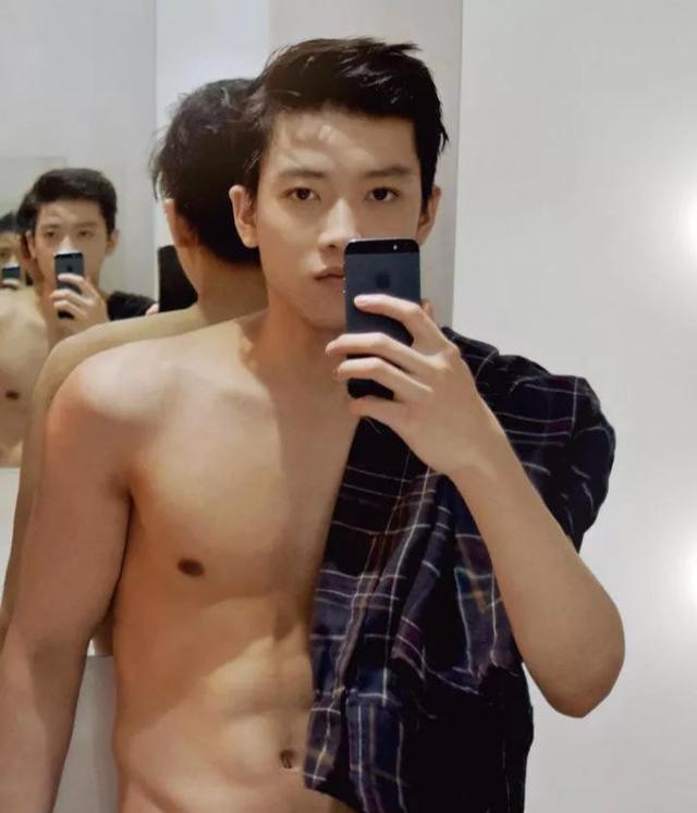 学霸转行做男模,高颜值好身材引摄影师都点赞