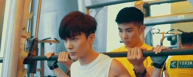 主持人沈凌的健身私教,八块腹肌,算好吗?