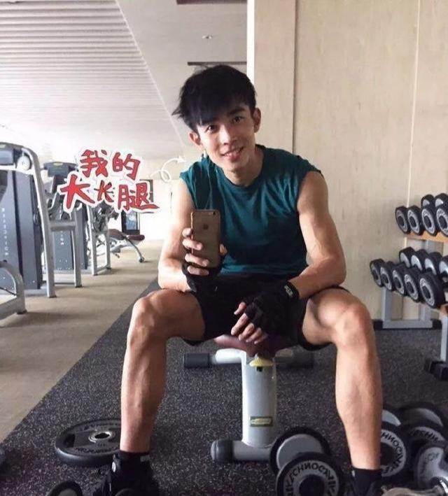 主持人沈凌的健身私教,八块腹肌,算好吗?