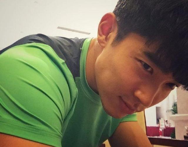 主持人沈凌的健身私教,八块腹肌,算好吗?