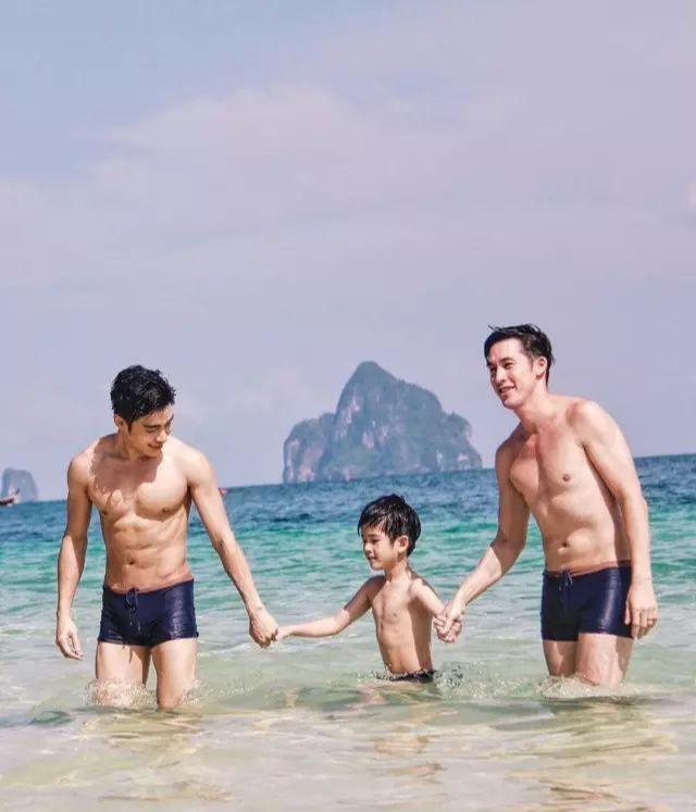 他因出演肌肉爸爸而走红,成熟男人味魅力无法挡