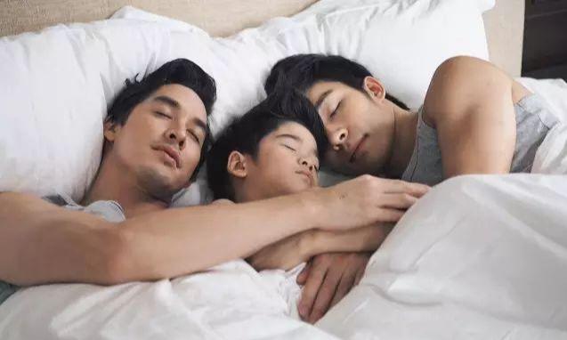 他因出演肌肉爸爸而走红,成熟男人味魅力无法挡