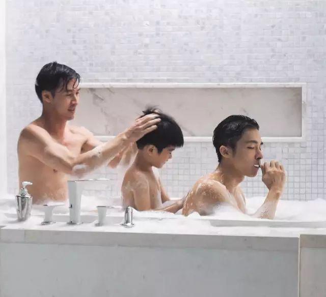 他因出演肌肉爸爸而走红,成熟男人味魅力无法挡