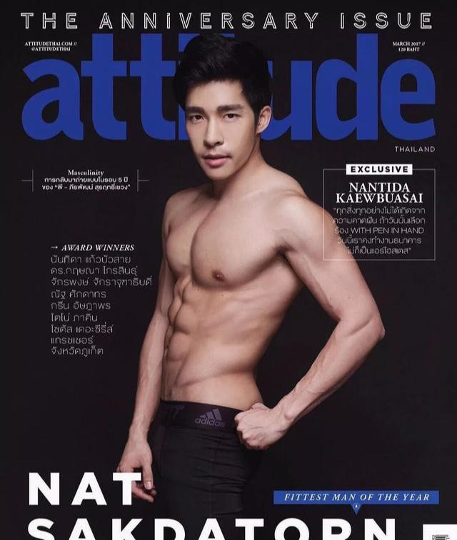 他因出演肌肉爸爸而走红,成熟男人味魅力无法挡