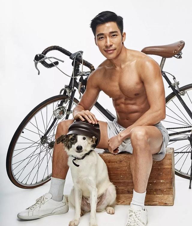 他因出演肌肉爸爸而走红,成熟男人味魅力无法挡