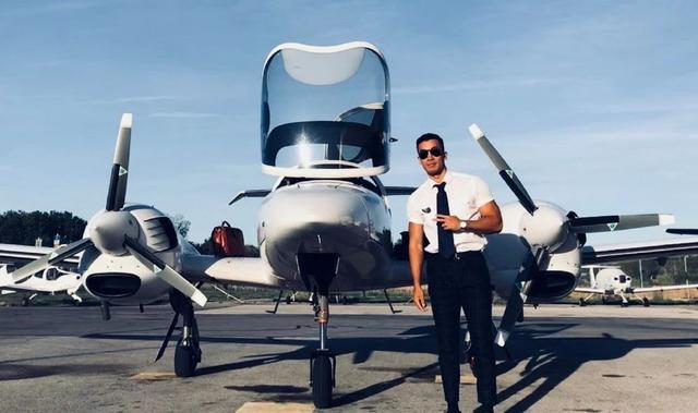 飞行员衣服下藏着这样的身材,荷尔蒙旺盛的男人