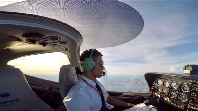 飞行员衣服下藏着这样的身材,荷尔蒙旺盛的男人