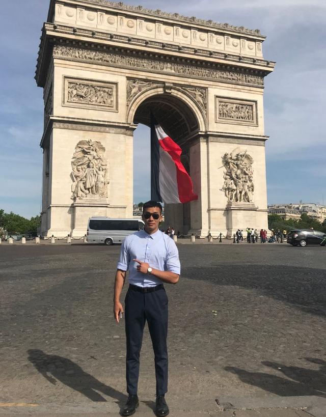 飞行员衣服下藏着这样的身材,荷尔蒙旺盛的男人