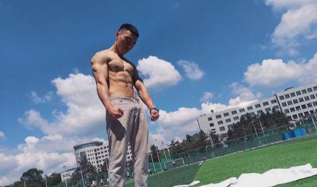 185CM东北电力大学肌肉男谢松锤,他的视频你看过吗?