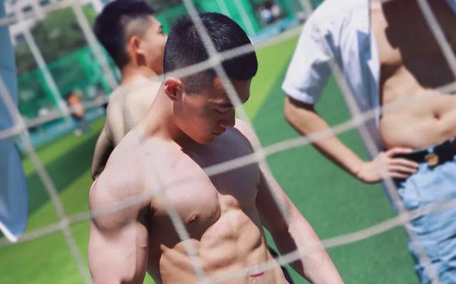185CM东北电力大学肌肉男谢松锤,他的视频你看过吗?
