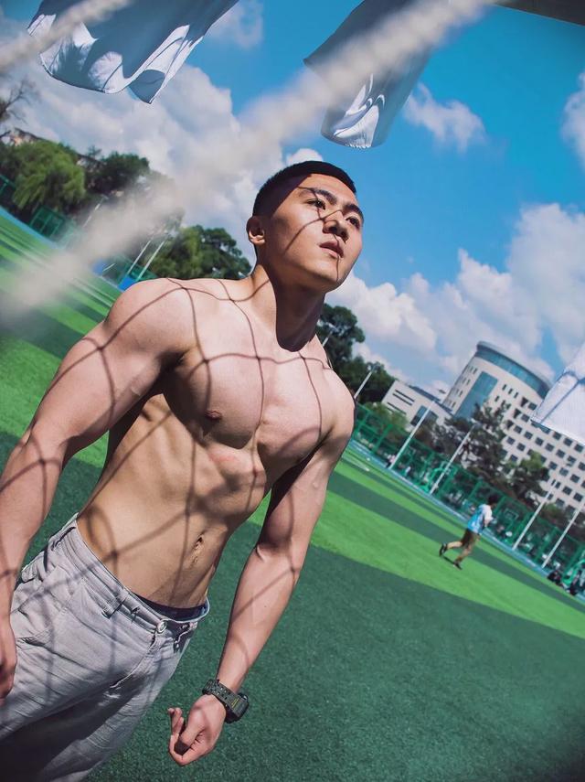 185CM东北电力大学肌肉男谢松锤,他的视频你看过吗?