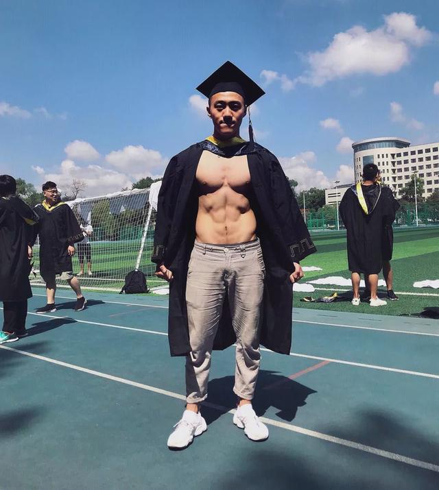 185CM东北电力大学肌肉男谢松锤,他的视频你看过吗?