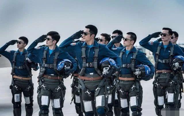 韩东君这完美的身材,连男明星都为他点赞