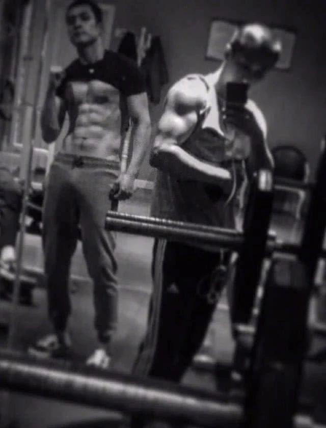 韩东君这完美的身材,连男明星都为他点赞