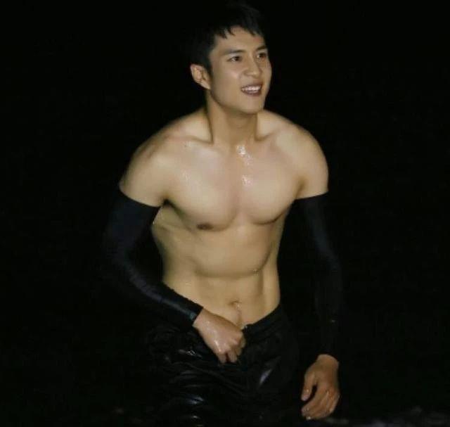 韩东君这完美的身材,连男明星都为他点赞