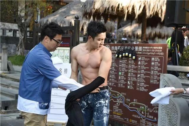 韩东君这完美的身材,连男明星都为他点赞