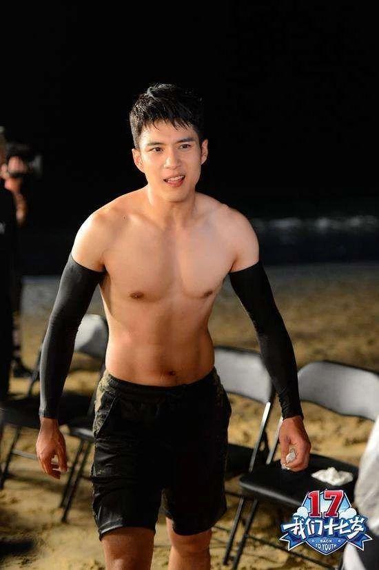 韩东君这完美的身材,连男明星都为他点赞