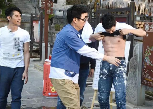 韩东君这完美的身材,连男明星都为他点赞