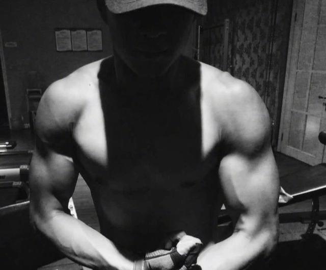 韩东君这完美的身材,连男明星都为他点赞