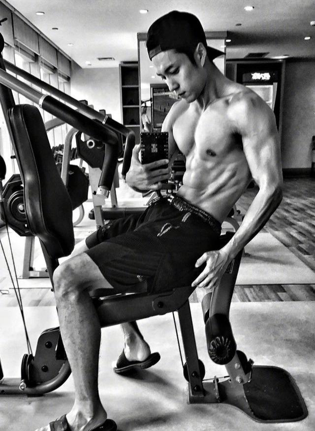 韩东君这完美的身材,连男明星都为他点赞